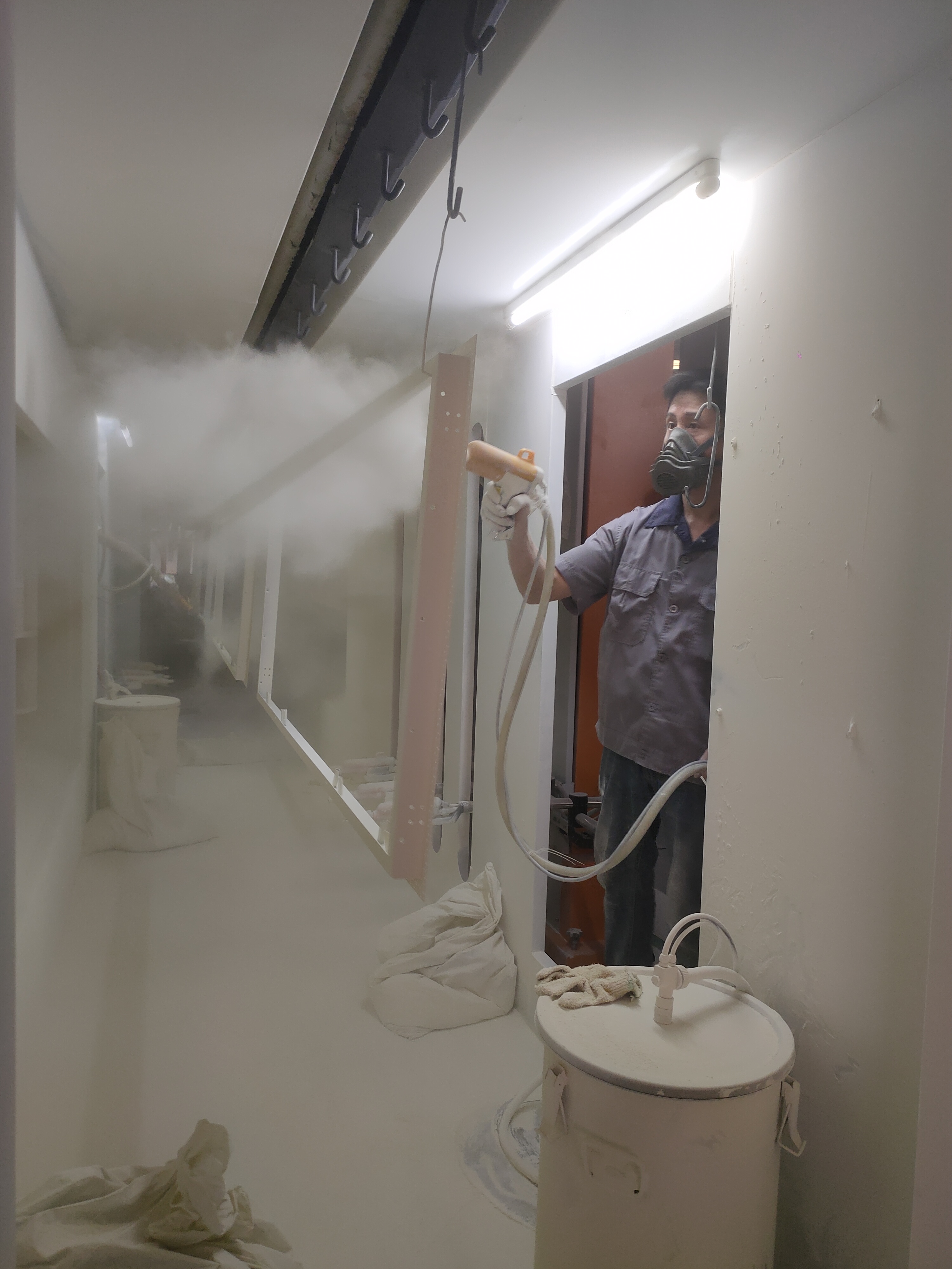 Precautions during powder spraying！ 