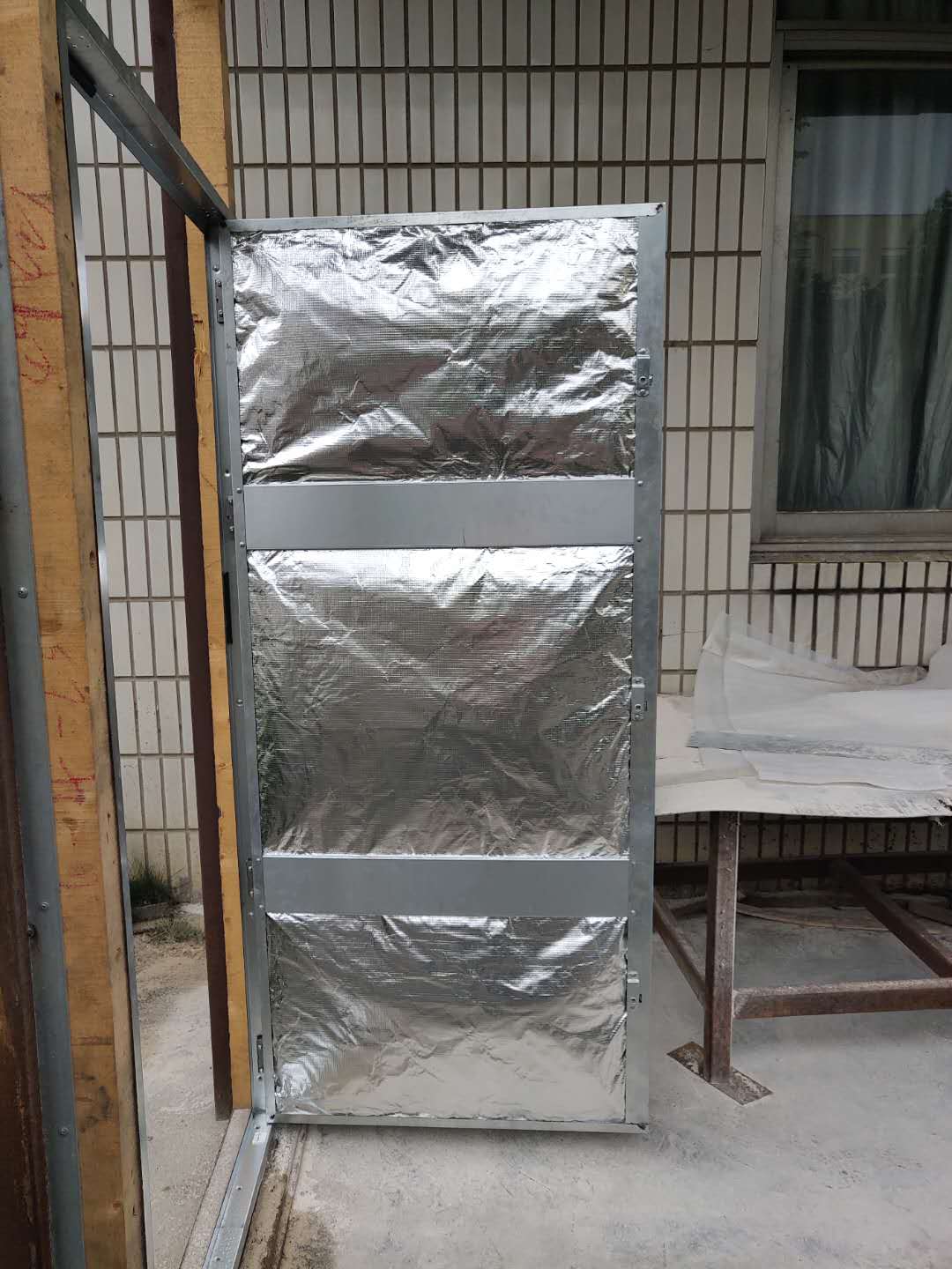 What is the main raw material of rock wool?