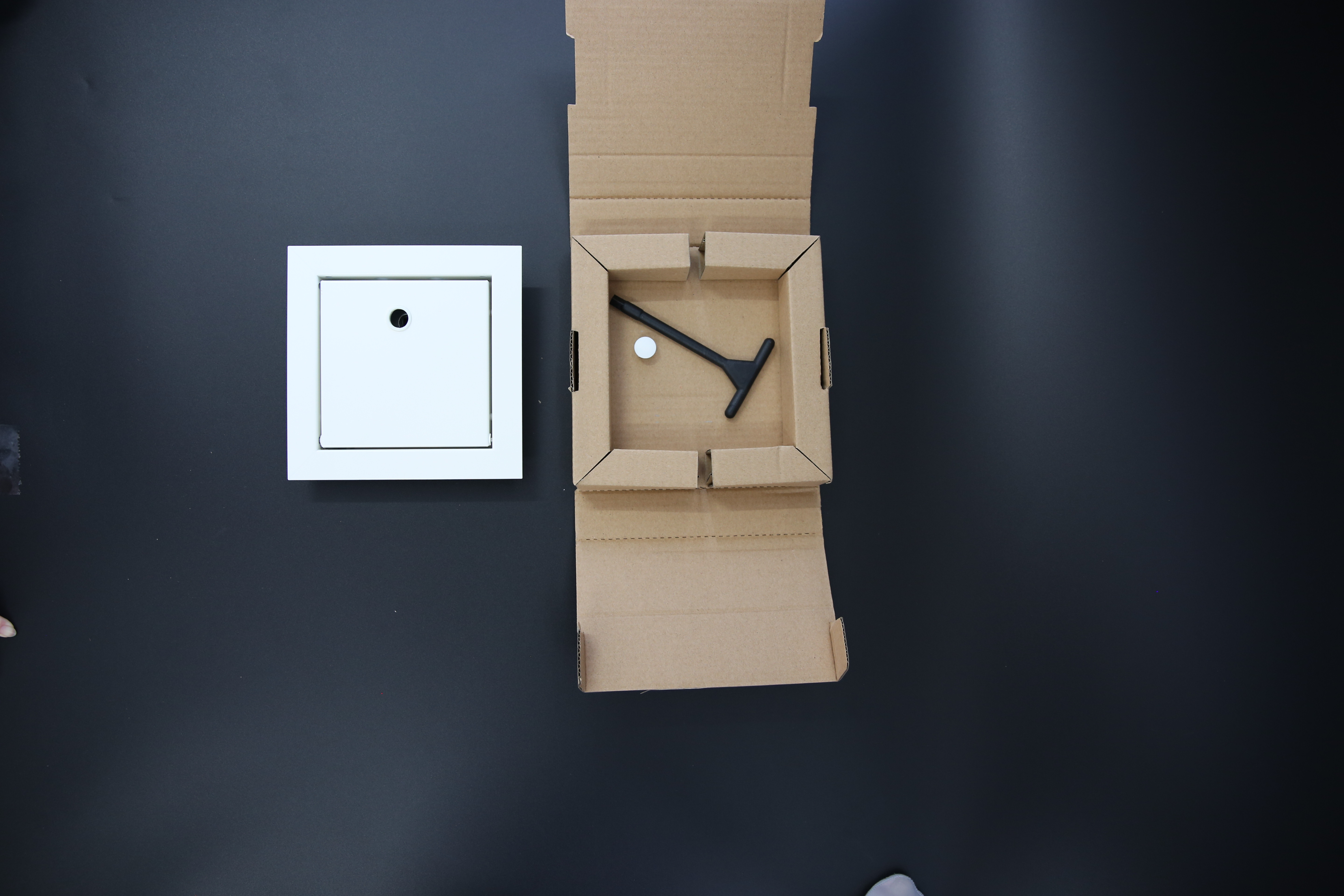 How to prevent moisture in cartons in rainy season？