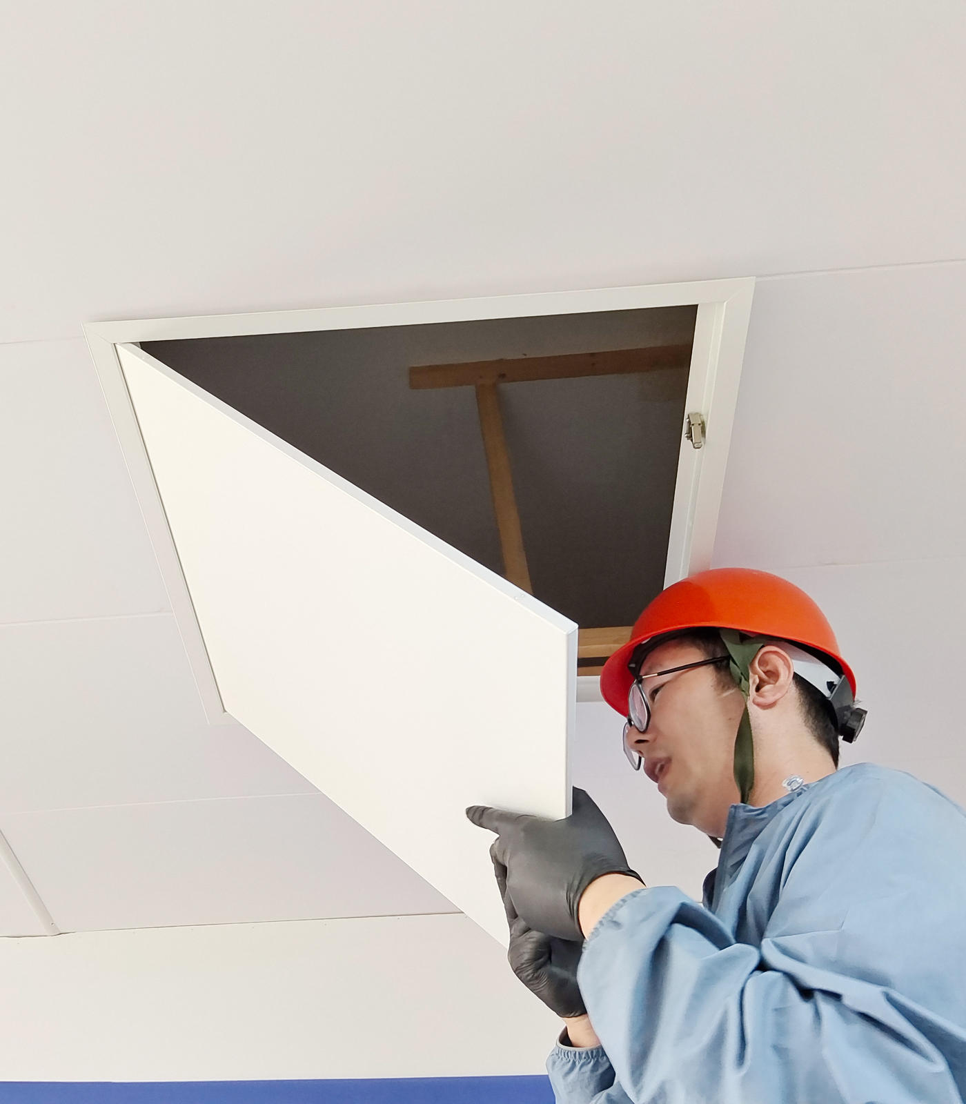 Common safety hazards in decoration construction of access panel.