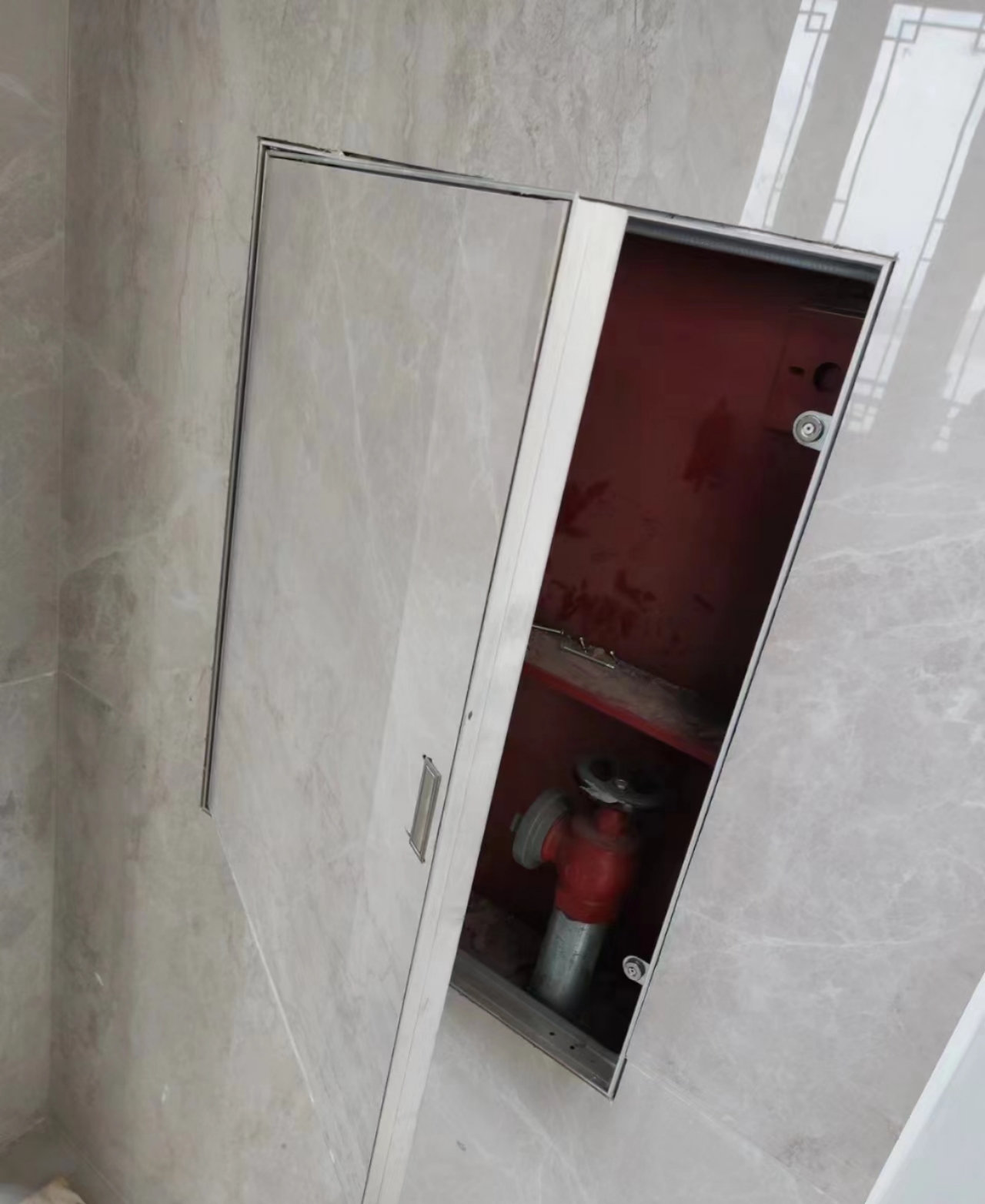 Say goodbye to ugly access hatches: Tile-style access hatches blend the exquisite interior and exterior of your home.