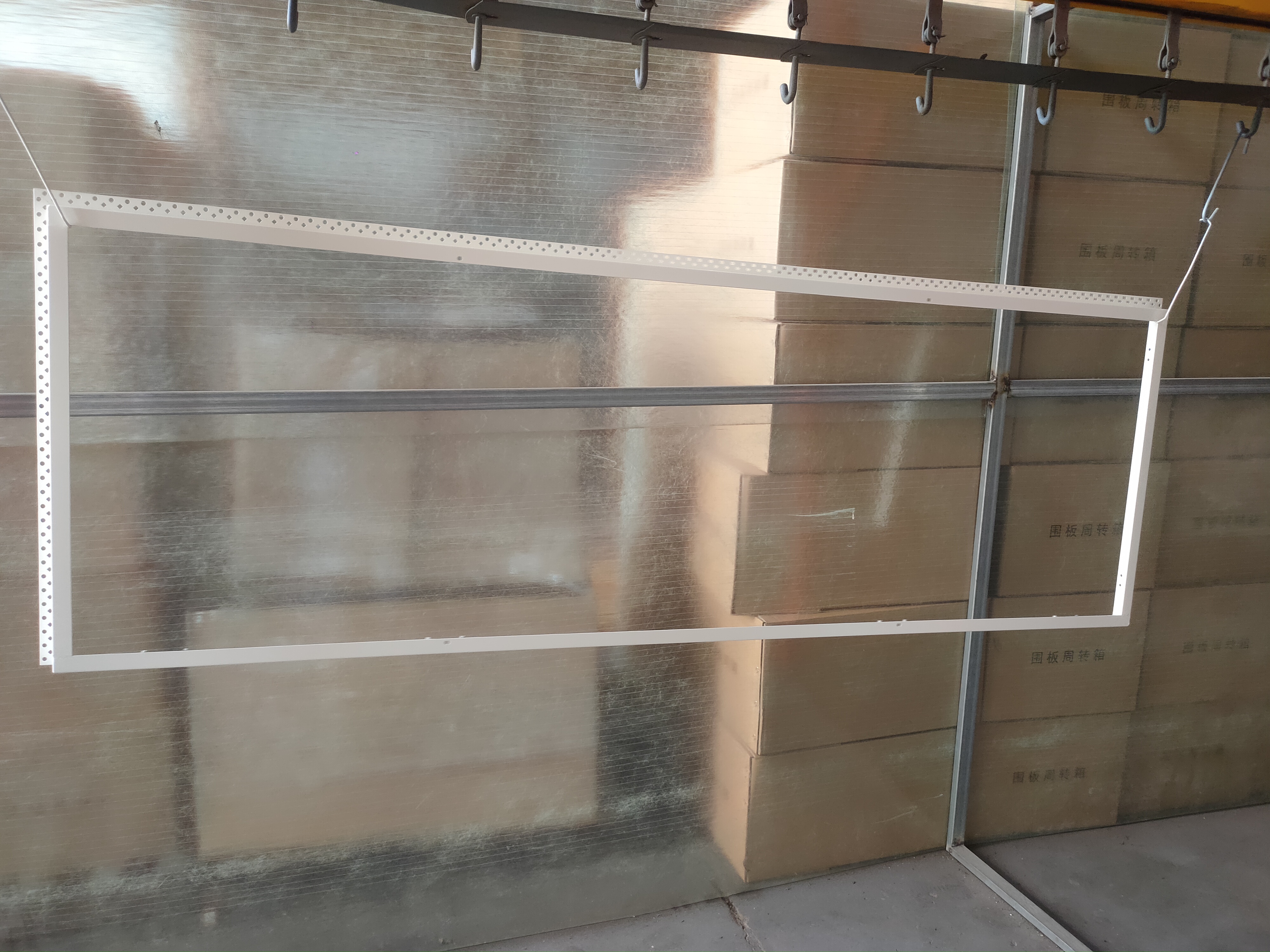 The difference between plastic spraying and spray painting.