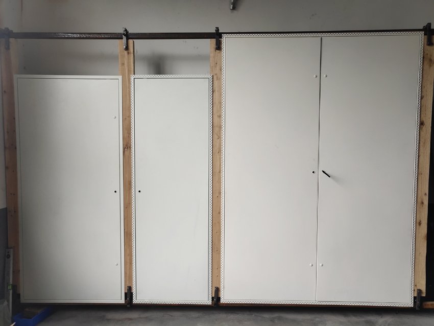 Dimensional specifications for elevator access doors.